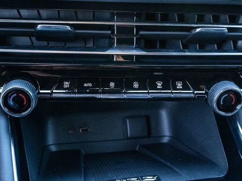 New 2026 Chevrolet Traverse LT image 24