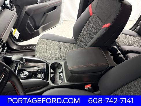 Used 2024 Chevrolet Colorado Z71 w/ Z71 Convenience Package 2 AWD/4WD image 21