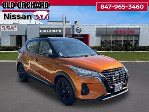 Used 2022 Nissan Kicks SR w/ Premium Package FWD image 3