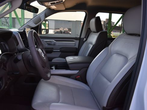 Used 2025 RAM 1500 Laramie AWD/4WD image 15