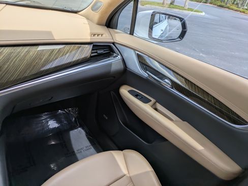 Used 2022 Cadillac XT6 Premium Luxury w/ Platinum Package AWD/4WD image 16