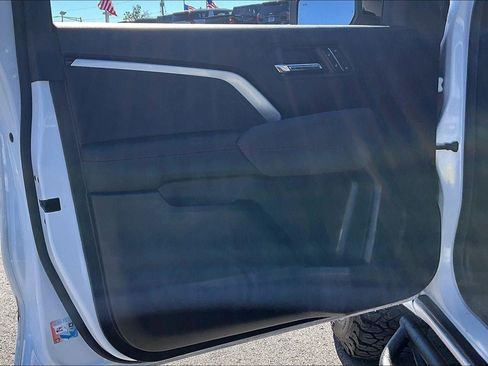Used 2023 Chevrolet Colorado Z71 w/ Z71 Convenience Package 2 AWD/4WD image 24