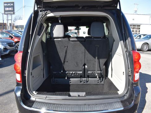 Used 2019 Dodge Grand Caravan SXT image 10