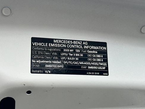 Used 2025 Mercedes-Benz GLC 350e 4MATIC image 19