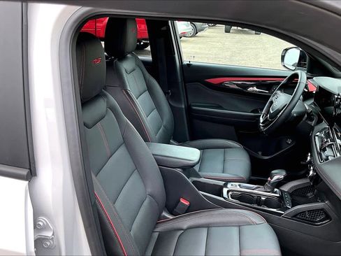 Used 2025 Chevrolet TrailBlazer RS w/ Convenience Package FWD image 9
