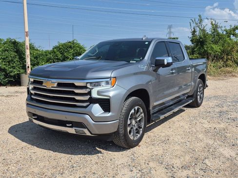 Used 2024 Chevrolet Silverado 1500 High Country w/ Z71 Off-Road Package AWD/4WD image 10