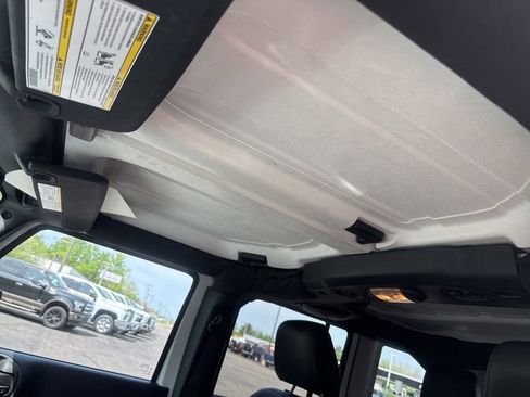 Used 2014 Jeep Wrangler Unlimited Sahara AWD/4WD image 13