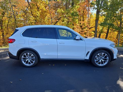 Used 2019 BMW X5 xDrive40i w/ Executive Package image 2