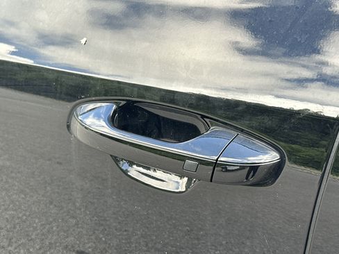 Certified 2025 Kia Niro EX FWD image 31