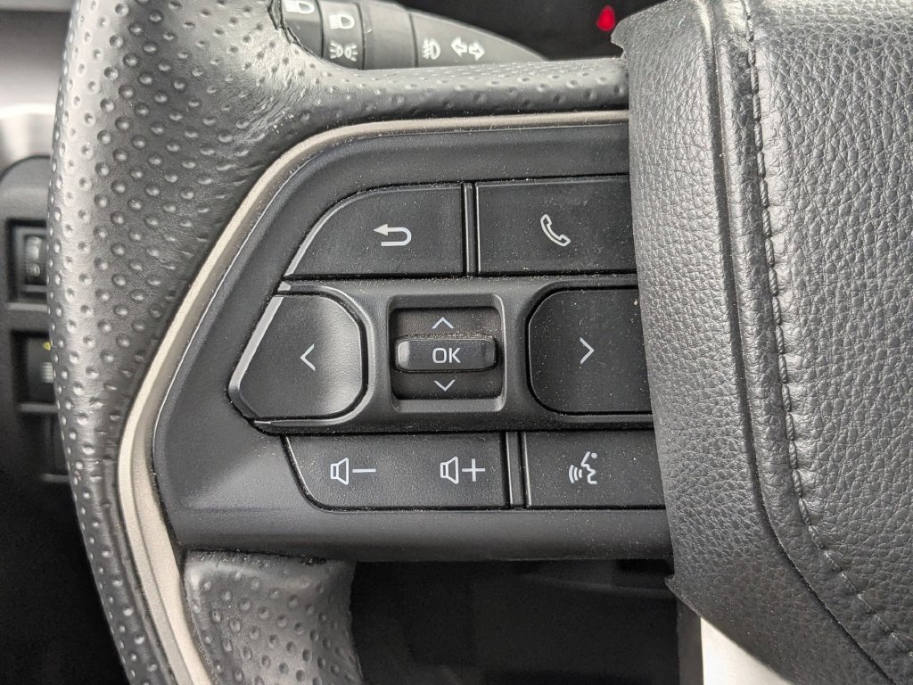Used 2025 Toyota 4Runner SR5 AWD/4WD image 16