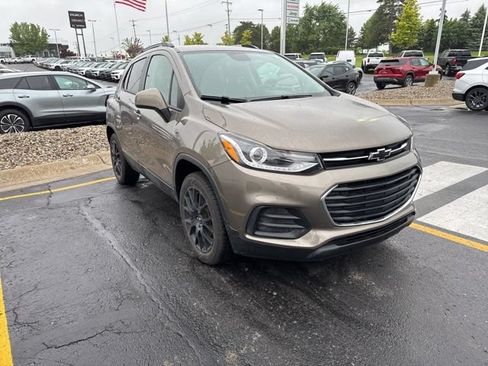 Used 2022 Chevrolet Trax LT w/ Sport Edition AWD/4WD image 2