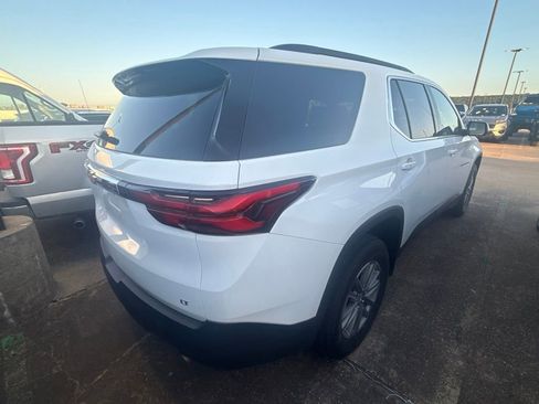 Used 2023 Chevrolet Traverse LT FWD image 4