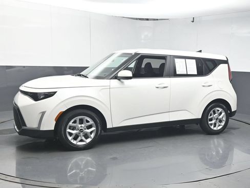 Used 2024 Kia Soul LX w/ Option Group 015 FWD image 4