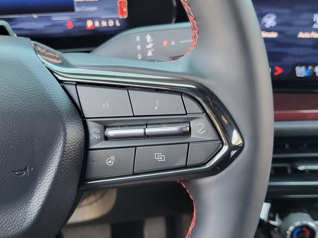 Used 2025 Chevrolet Traverse RS w/ LPO, Floor Liner Package FWD image 6