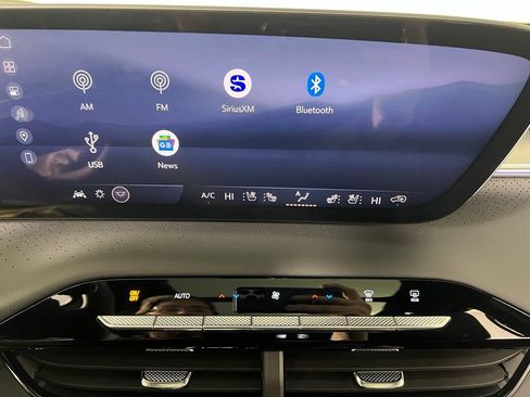 Used 2026 Buick Enclave Avenir w/ Super Cruise Package FWD image 26