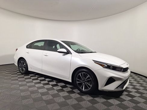 Used 2024 Kia Forte LXS FWD image 3