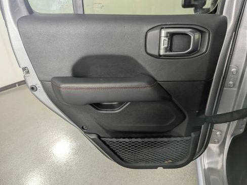 Used 2020 Jeep Gladiator Rubicon w/ Dual Top Group AWD/4WD image 15
