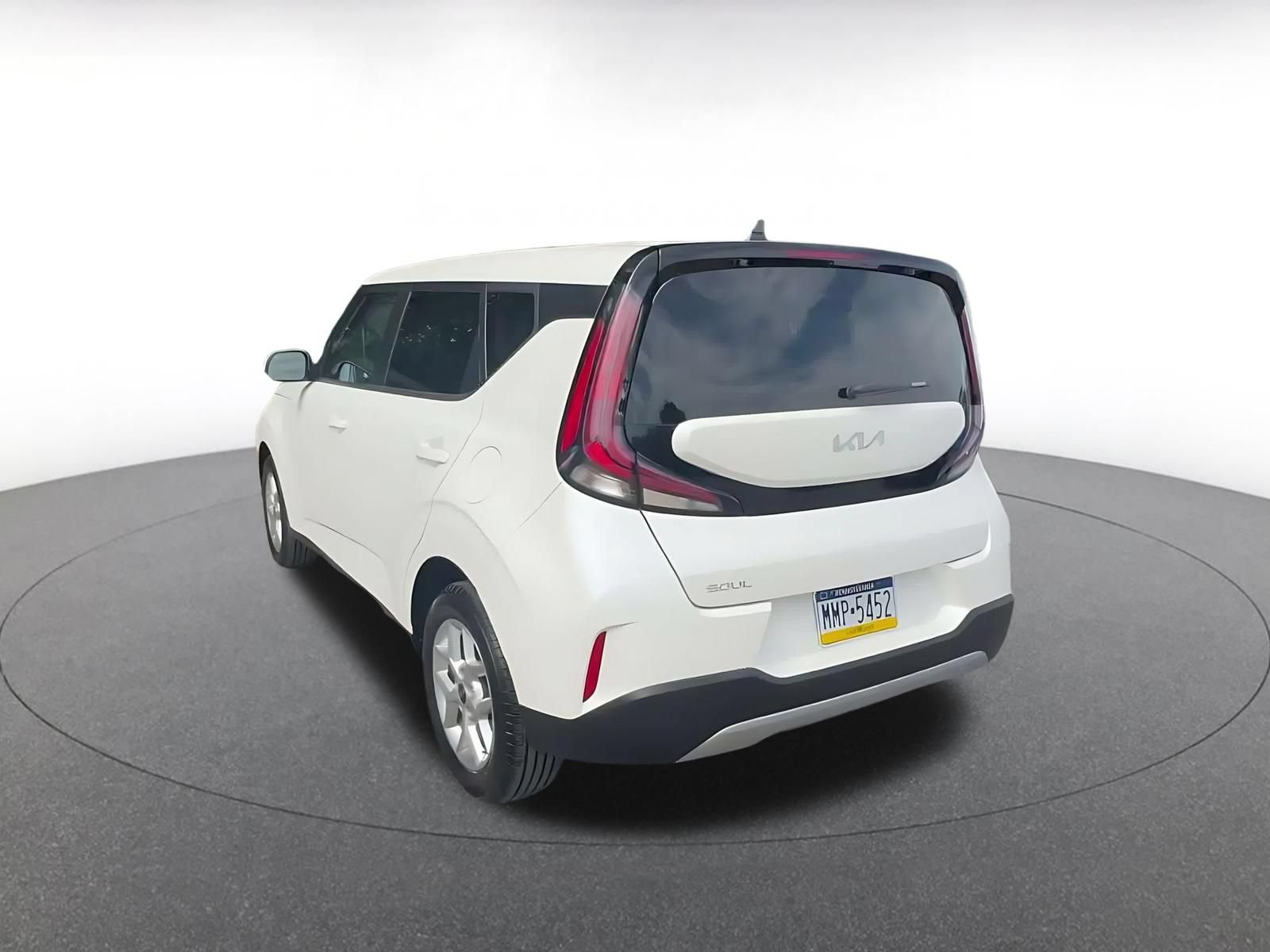 Used 2025 Kia Soul LX w/ LX Technology Package FWD image 10