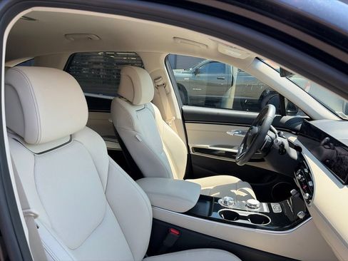 Certified 2026 Genesis GV70 2.5T AWD/4WD image 9