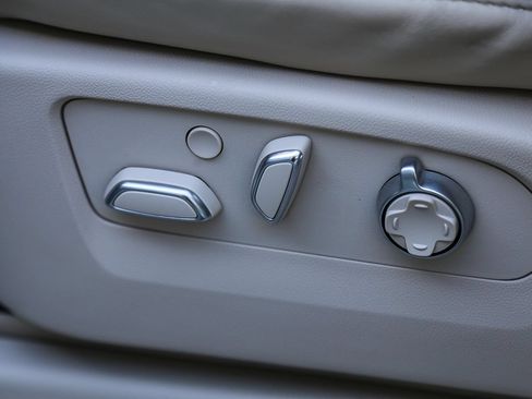 Used 2025 Cadillac Escalade ESV Sport Platinum w/ LPO, Floor Liner Package AWD/4WD image 21