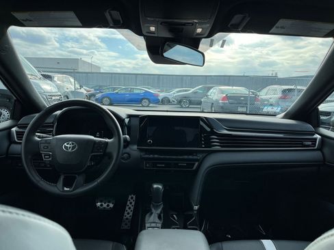 Used 2025 Toyota Camry SE image 33
