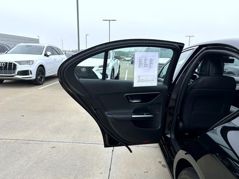 Used 2024 Mercedes-Benz C 300 Sedan image 21