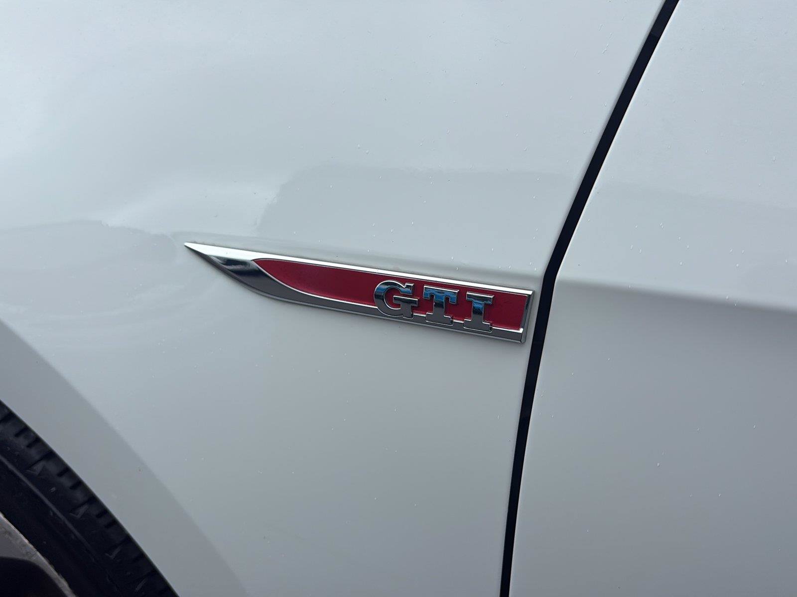 Used 2017 Volkswagen GTI SE FWD image 31