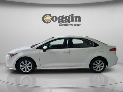 Used 2024 Toyota Corolla LE image 3