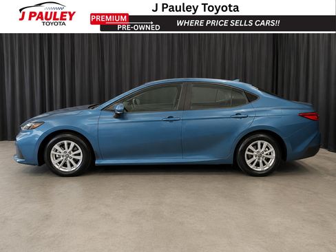 Used 2025 Toyota Camry LE FWD image 2