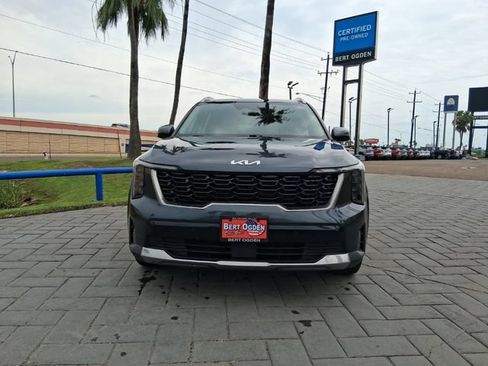 Used 2024 Kia Sorento S w/ Panoramic Sunroof Package FWD image 2
