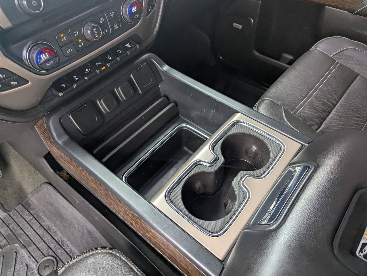Used 2017 GMC Sierra 2500 Denali w/ Duramax Plus Package AWD/4WD image 20