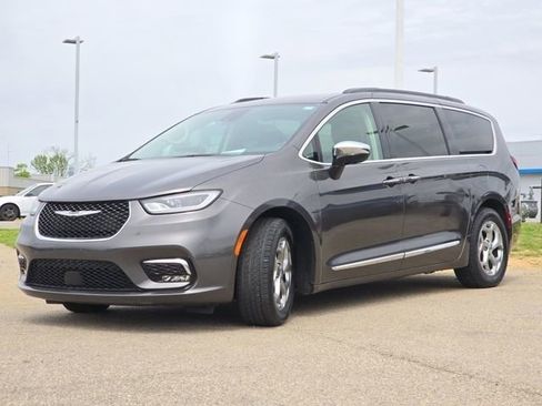 Used 2023 Chrysler Pacifica Limited FWD image 27