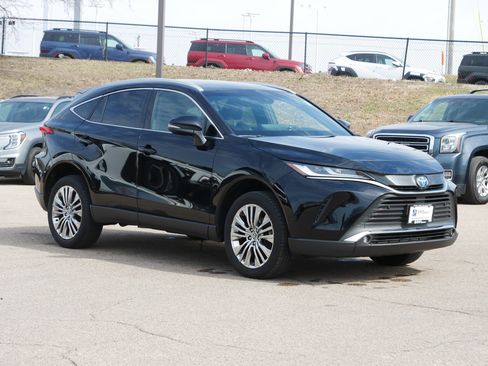 Used 2023 Toyota Venza XLE AWD/4WD image 4