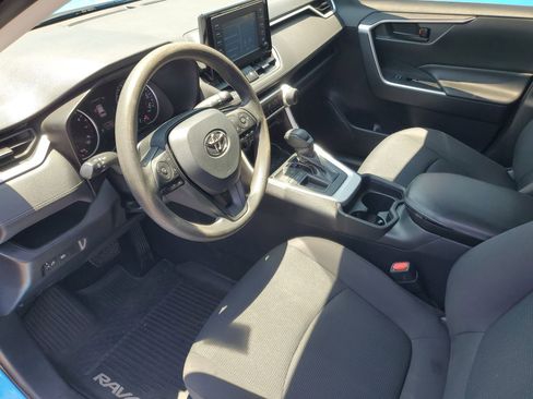 Used 2019 Toyota RAV4 LE FWD image 17