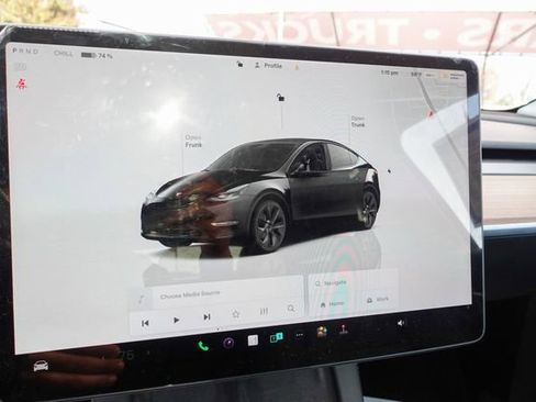 Used 2025 Tesla Model Y Long Range image 15