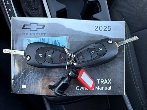 Used 2025 Chevrolet Trax LS image 29