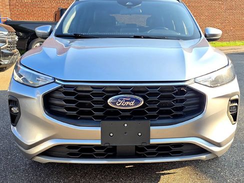 Used 2023 Ford Escape ST-Line Select AWD/4WD image 3