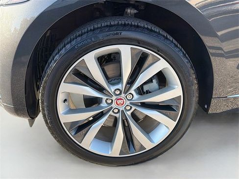 Used 2023 Jaguar F-PACE R-Dynamic S image 41