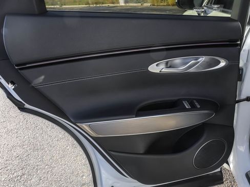 Used 2026 Genesis GV70 2.5T Select image 32