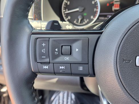 Certified 2025 Nissan Pathfinder SL FWD image 33