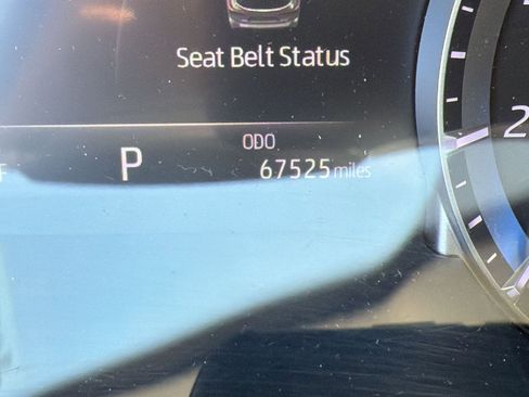 Used 2023 Toyota Highlander Bronze Edition FWD image 19