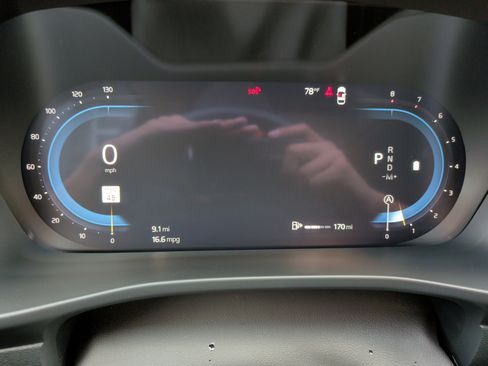 Used 2025 Volvo XC40 B5 Core image 21