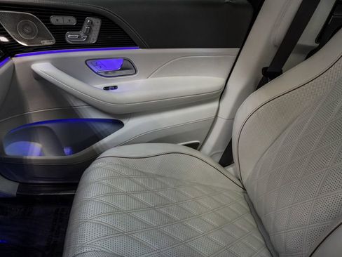 Used 2024 Mercedes-Benz Maybach GLS 600 4MATIC image 29