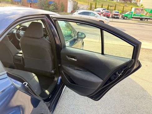 Used 2021 Toyota Corolla LE image 17
