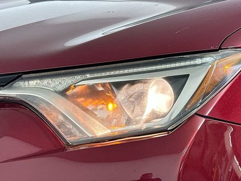 Used 2018 Toyota RAV4 XLE AWD/4WD image 27