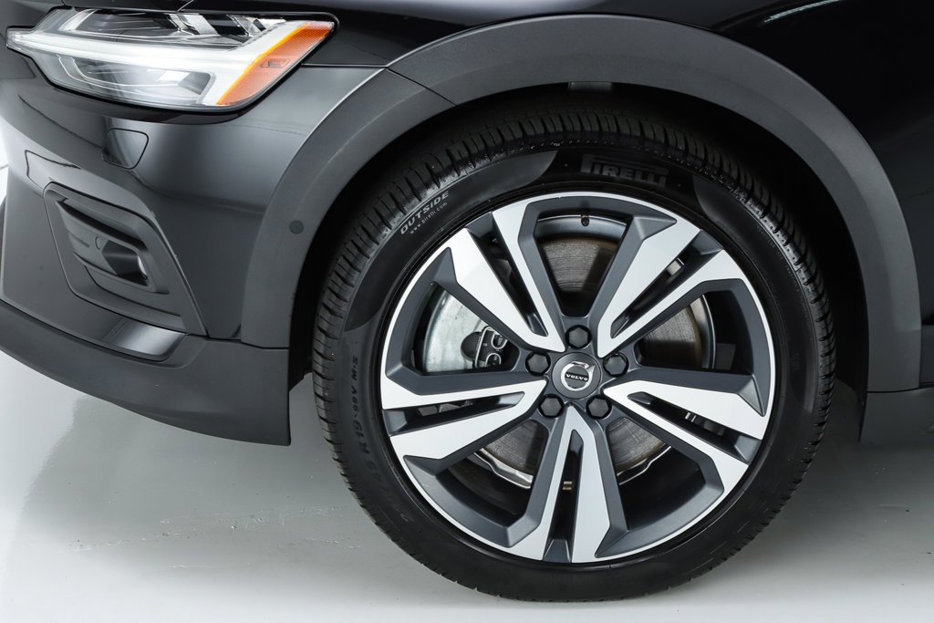 Used 2024 Volvo V60 B5 Cross Country Plus w/ Protection Package Premier AWD/4WD image 48
