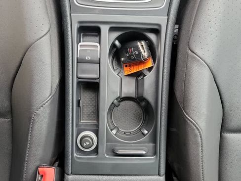 Used 2019 Volkswagen e-Golf SEL Premium image 19