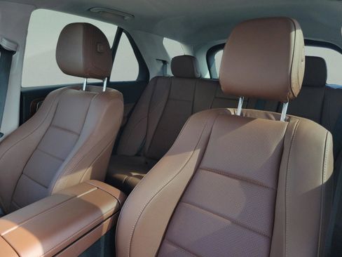 Used 2025 Mercedes-Benz GLE 450e 4MATIC image 25