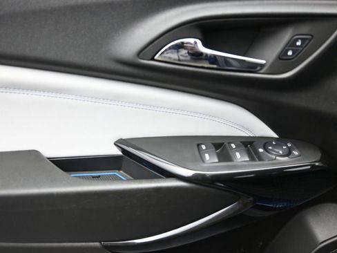 Used 2024 Chevrolet Trax LT w/ LT Convenience Package image 17