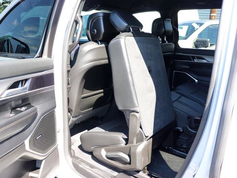 Used 2025 Jeep Wagoneer Series II w/ 8-Passenger Seating Package AWD/4WD image 28